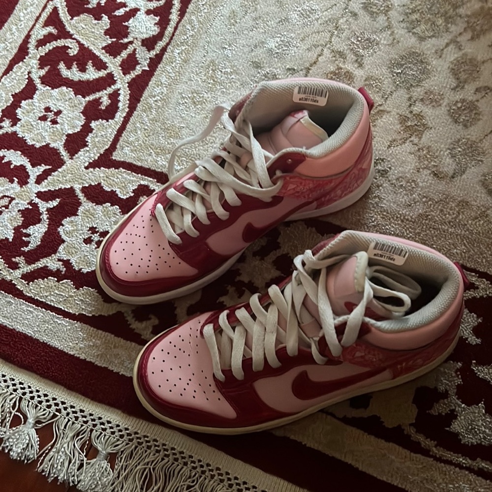 Dunk High GS “Valentine’s Day”